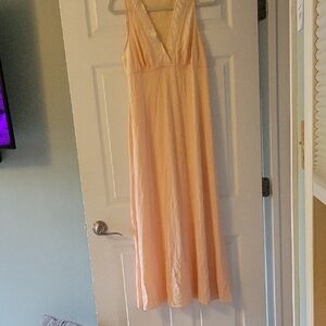 Elegant VINTAGE 60's Peach Nightgown !Matches the ROBE sold separately. See here